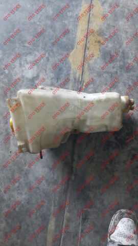 Ford ranger 2006 cam suyu bidonu